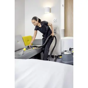 karcher-pro-puzzi-101-profesionalni-cistac-tapeciranih-povrs-65392-1100-1300.webp