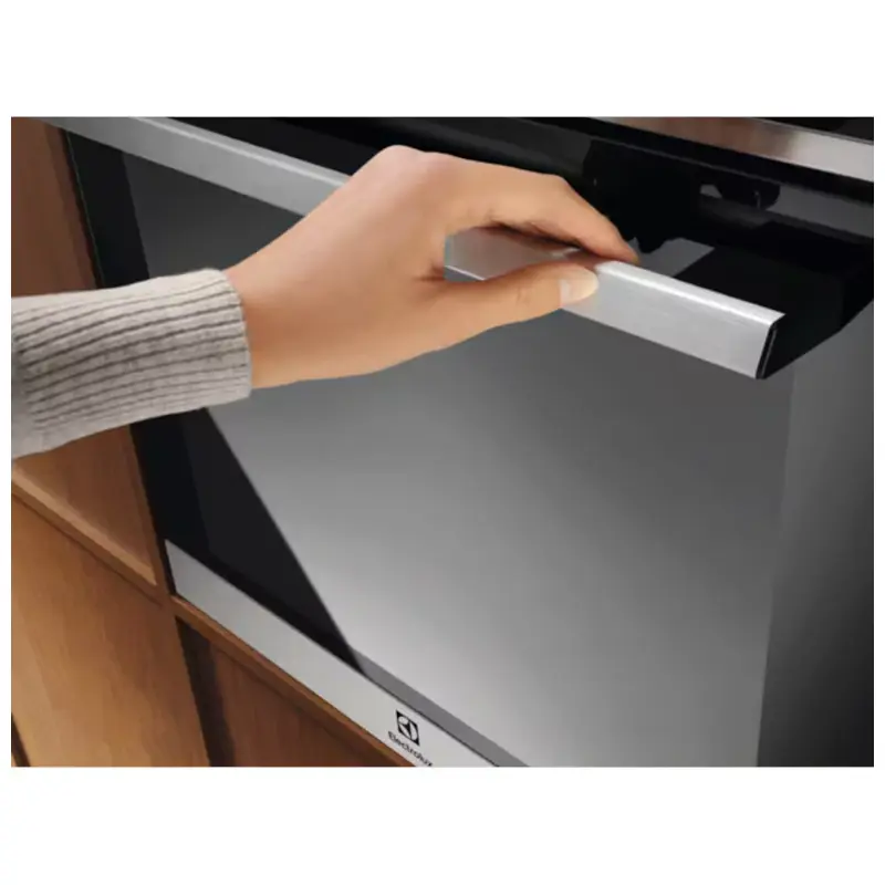 ELECTROLUX pećnica ugradbena LOE8P39X